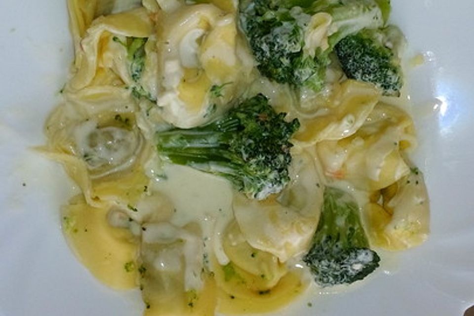 Tortellini ai broccoli