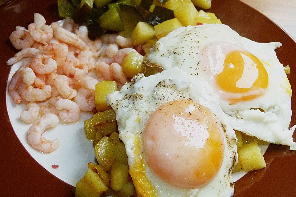 Fischerfrühstück mit Spiegeleiern