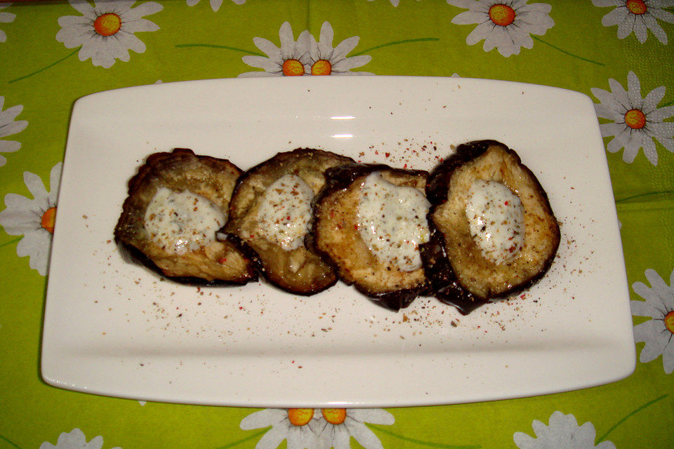 Gebratene Aubergine mit Tzatziki