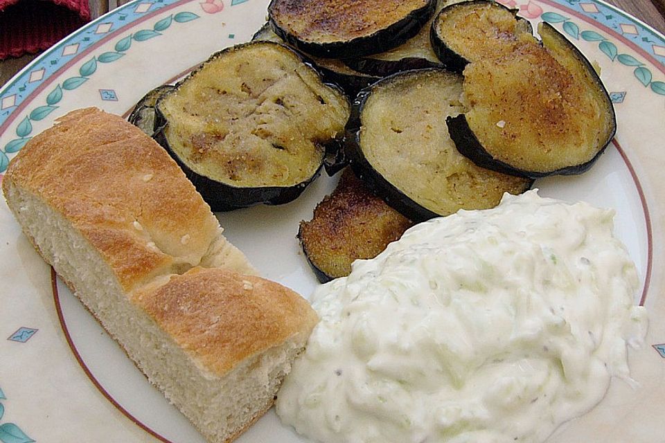 Gebratene Aubergine mit Tzatziki