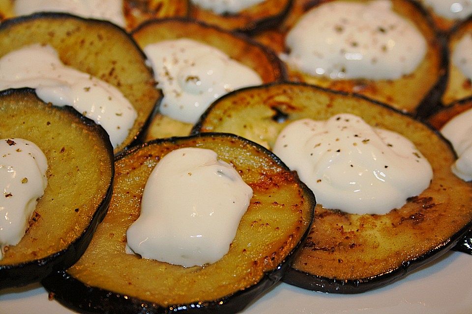 Gebratene Aubergine mit Tzatziki