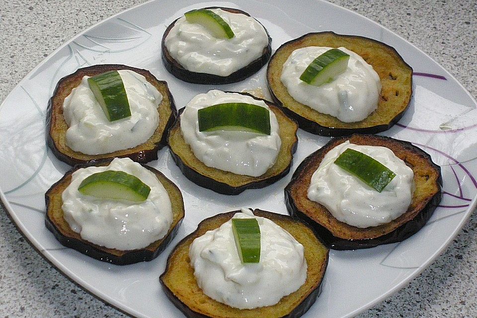 Gebratene Aubergine mit Tzatziki