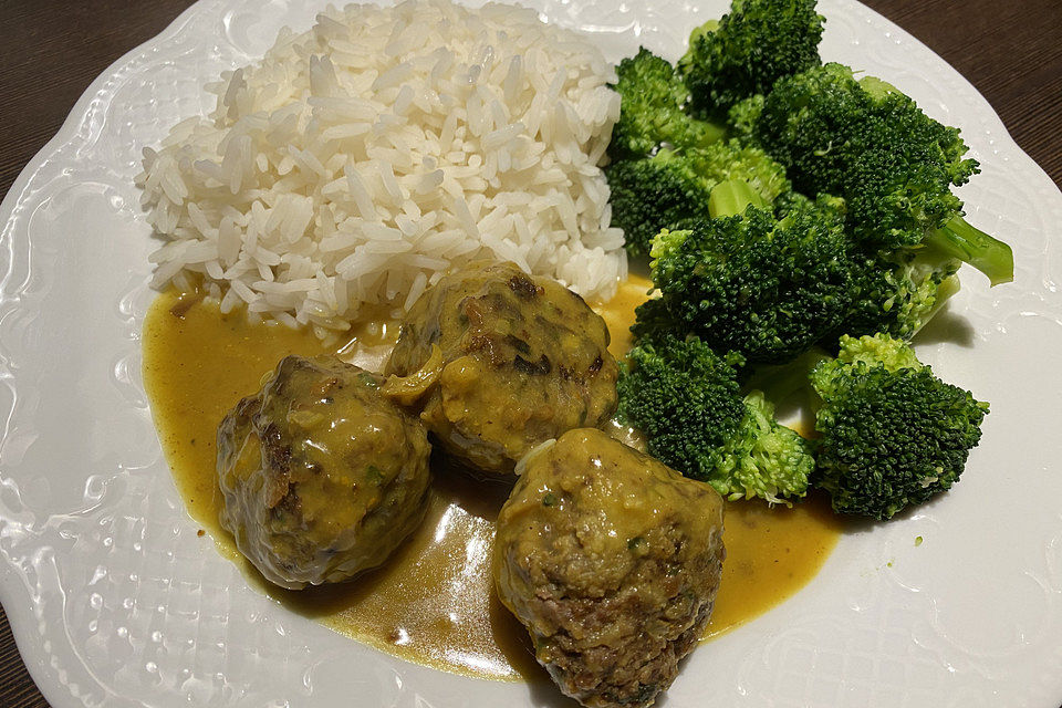 Hackklößchen in Currysauce