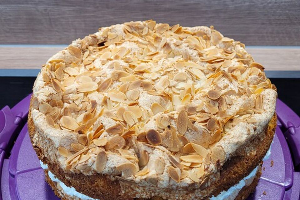 Stachelbeer - Baisertorte