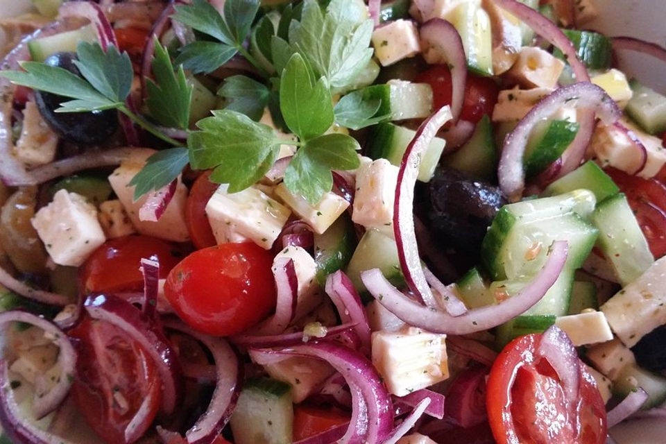 Griechischer Bauernsalat mit Schafskäse