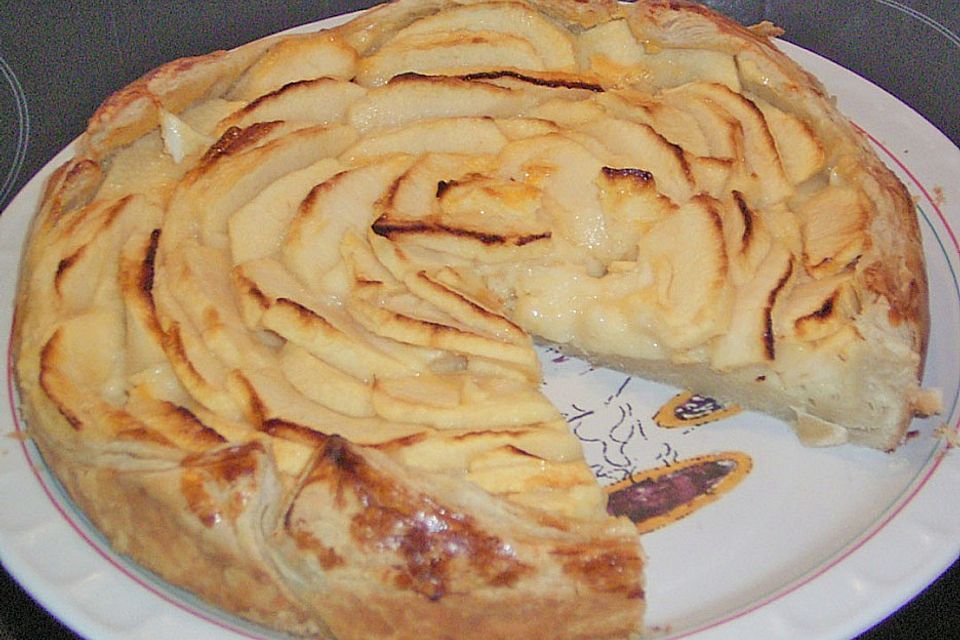 Apfelkuchen mit Puddingfüllung