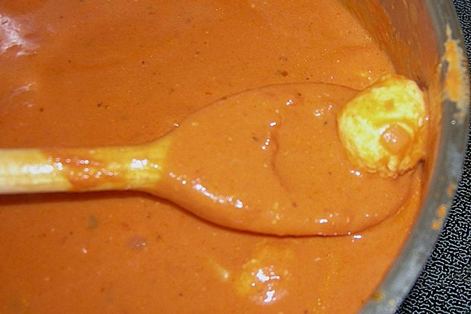 Tomatenrahmsauce mit Parmesanbällchen