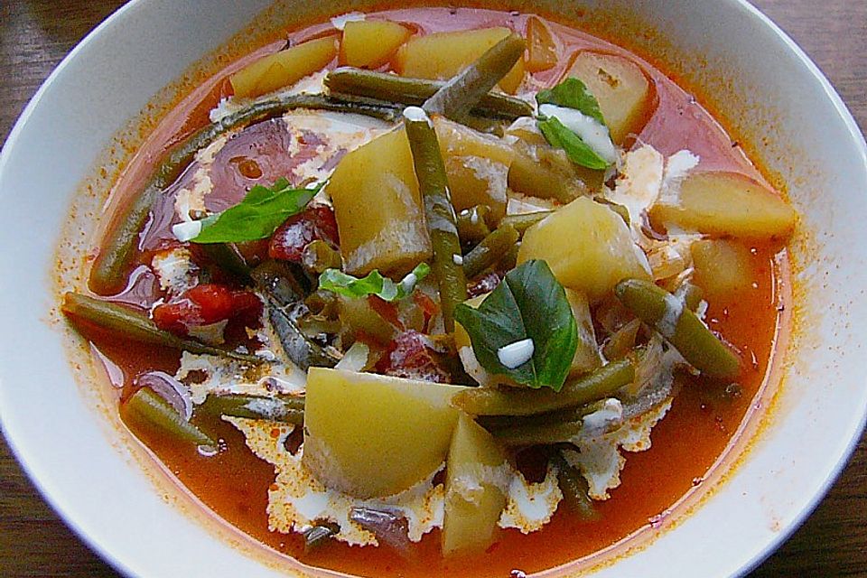 Bohnensuppe mit Tomaten