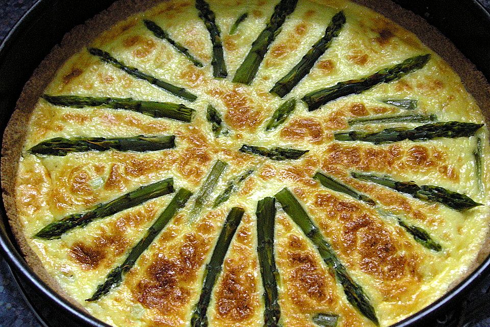 Spargelquiche mit Parmesan