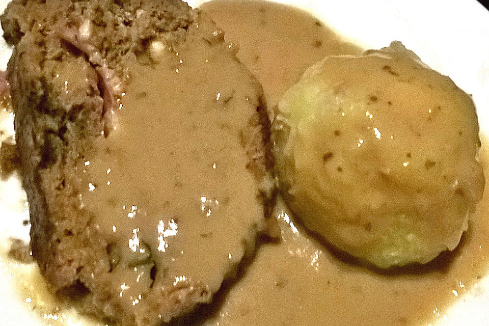 Hackbraten mit Käsefüllung