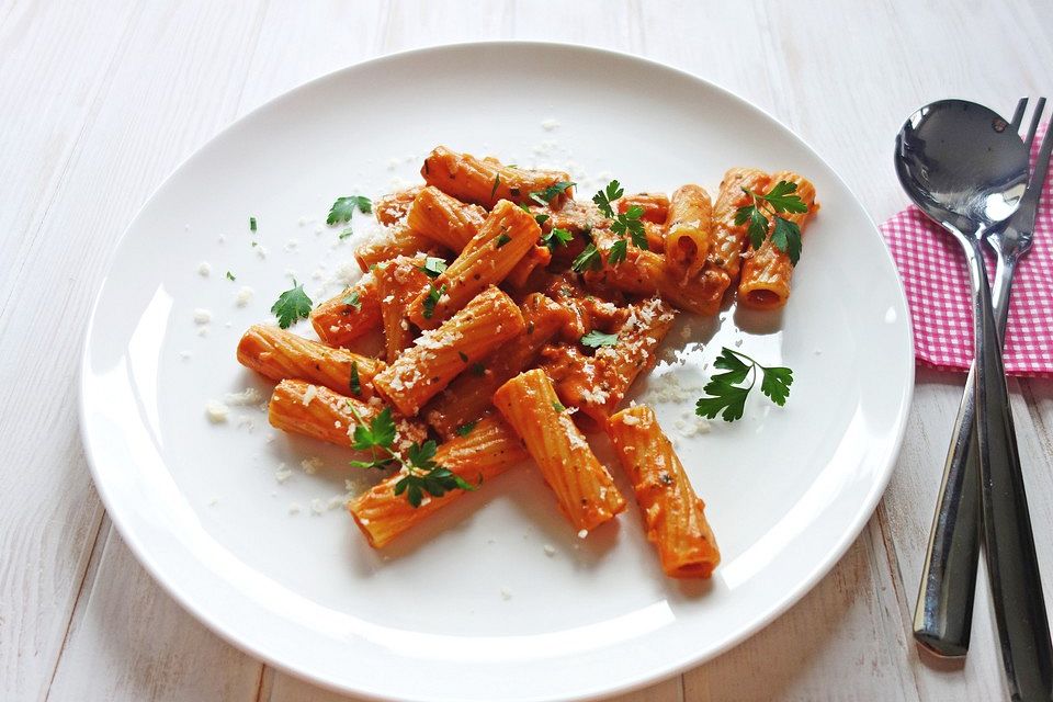 Bandnudeln in Tomatensahne