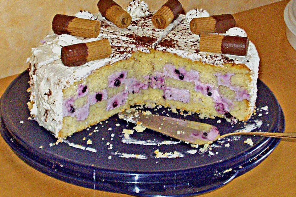 Schachbrett - Torte mit Heidelbeercreme