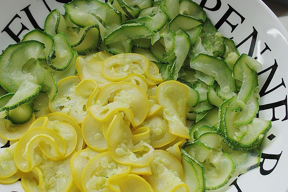 Marinierte Zucchini mit Mozzarella