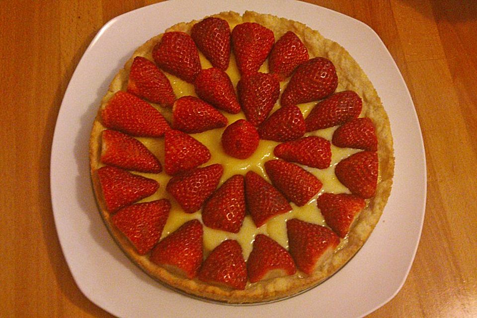 Weißer Schokokuchen mit Erdbeeren