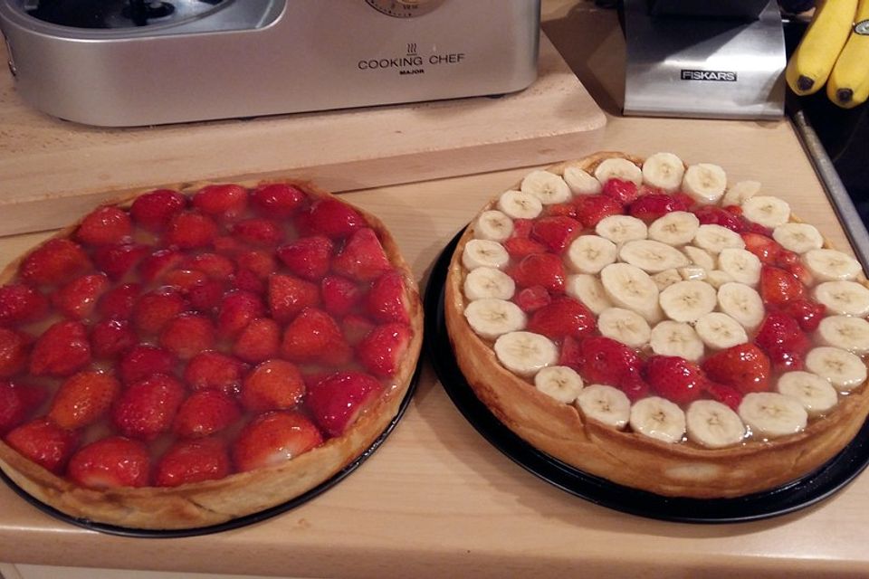 Weißer Schokokuchen mit Erdbeeren