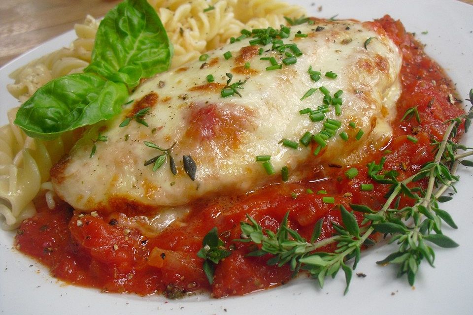 Putenschnitzel in Tomatensugo