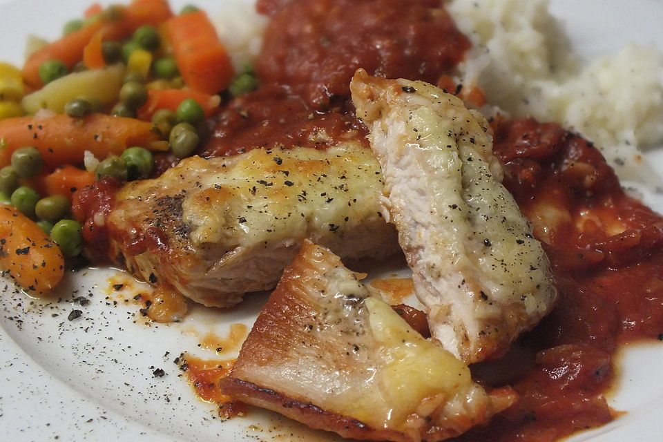 Putenschnitzel in Tomatensugo