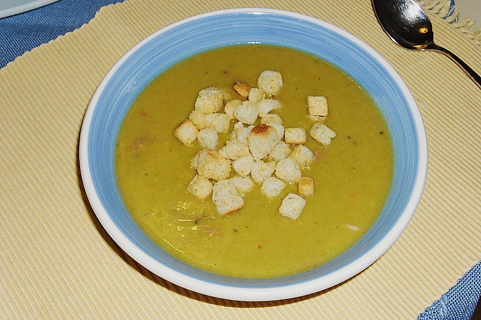 Grüne Erbsensuppe