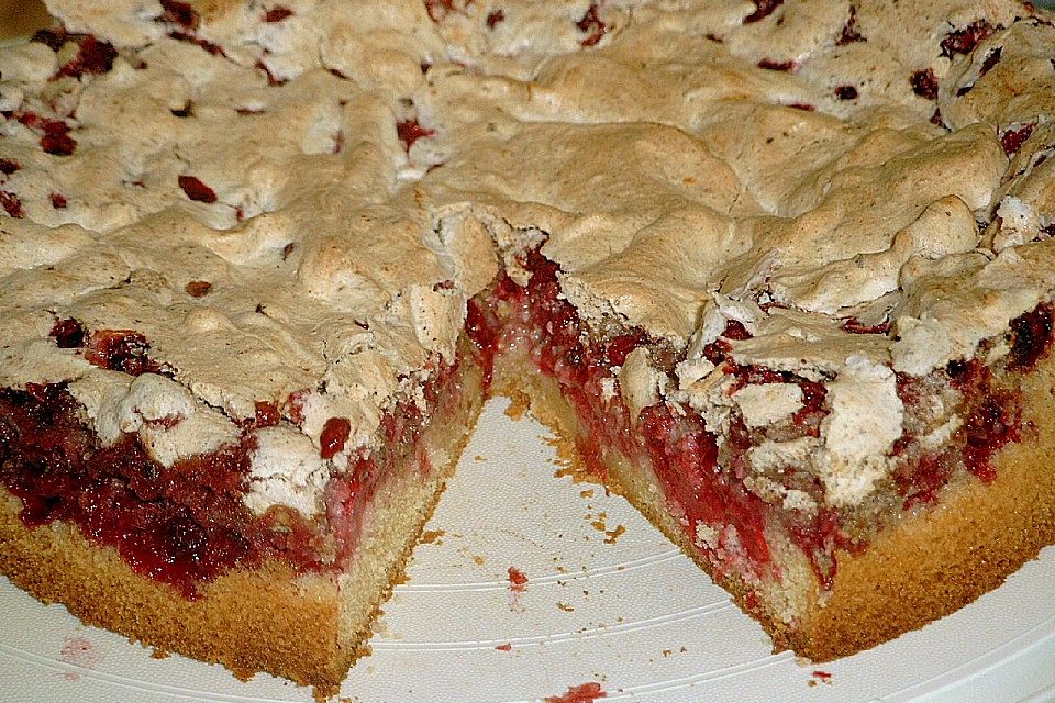 Johannisbeerkuchen mit Nussbaiser