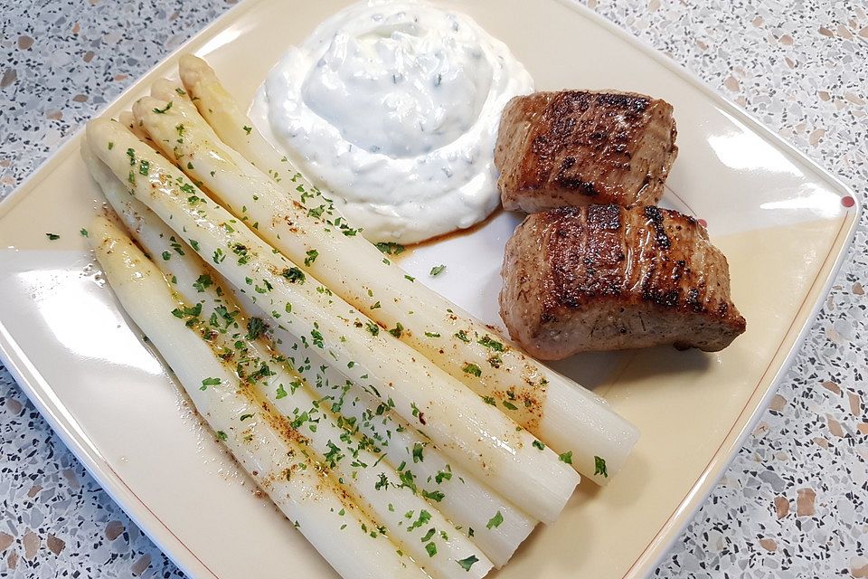 Stangenspargel mit Schweinelendchen