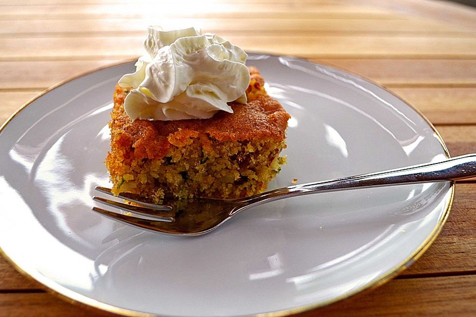 Süßer Zucchinikuchen mit Grieß