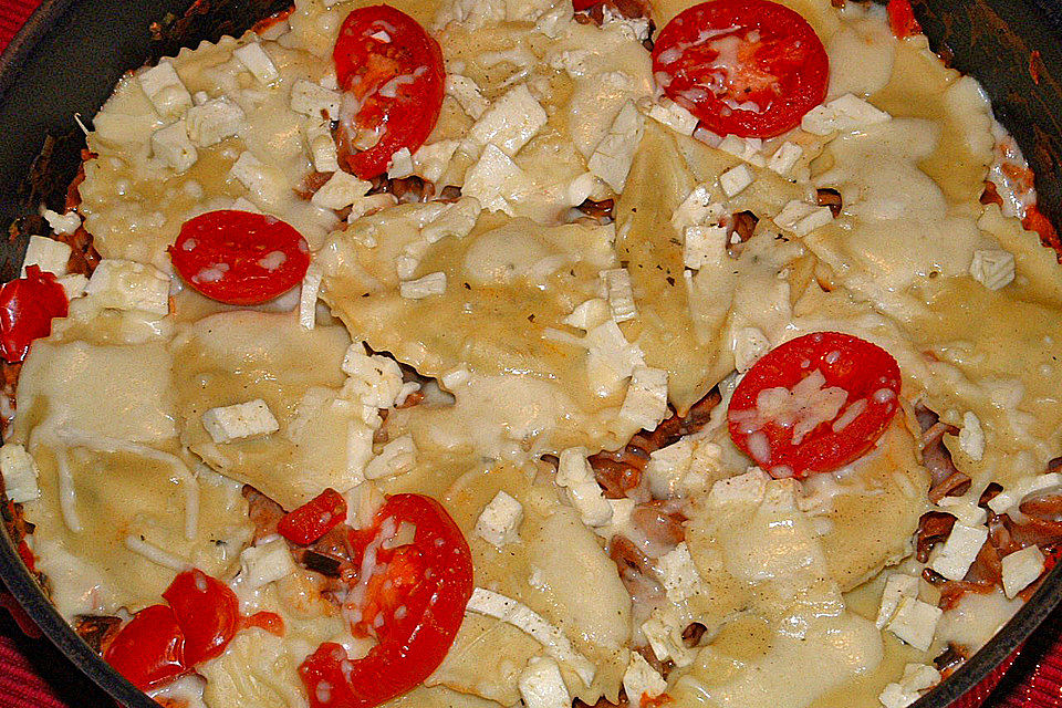 Tortelloni - Auflauf mit Schafskäse