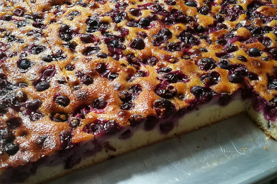 Heidelbeerkuchen mit Marzipanguss