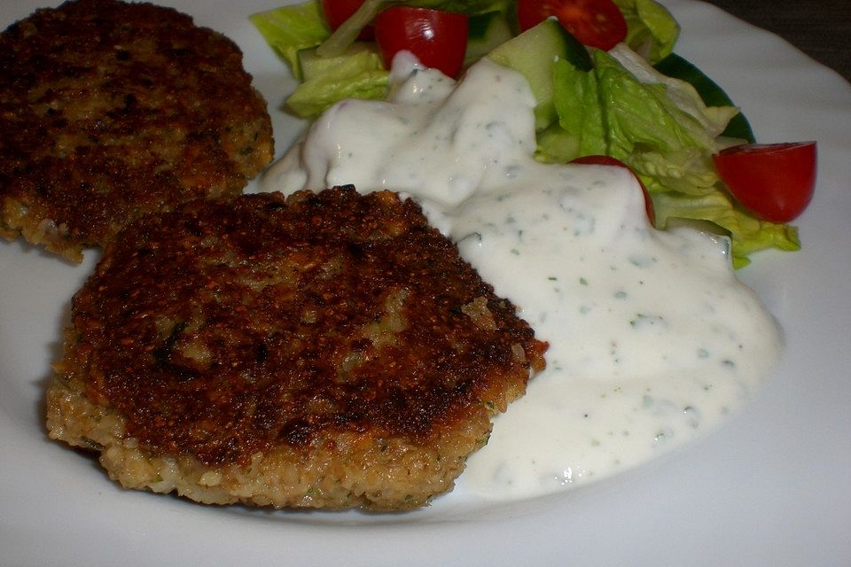 Grünkern-Frikadellen mit Joghurtsauce