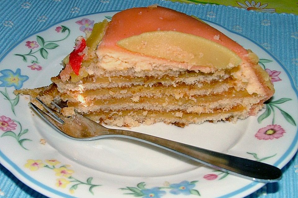 Orangen - Weincremetorte in Eiform