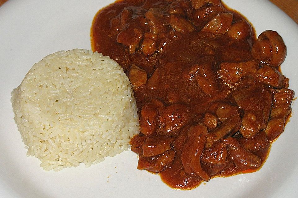 Schweinegulasch mit Schwarzbier