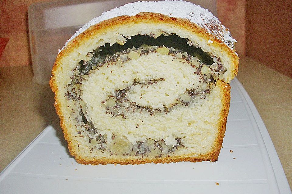 Gerollter Mohnkuchen