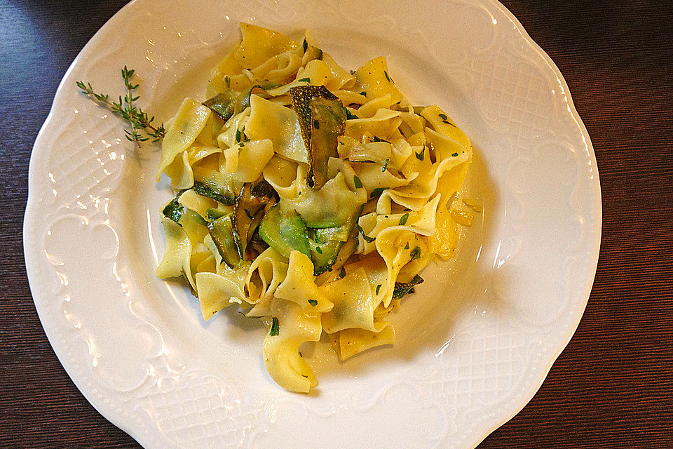 Zucchini-Zitronen-Nudeln