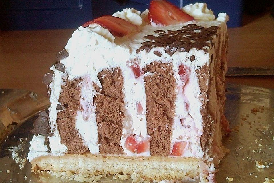 Gewickelte Erdbeer - Tiramisu - Torte