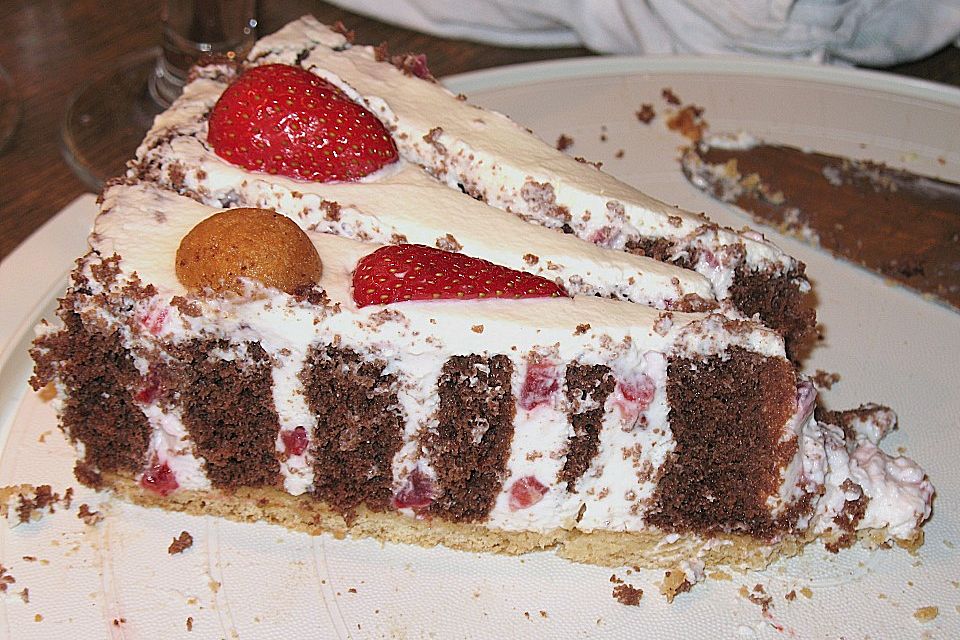 Gewickelte Erdbeer - Tiramisu - Torte