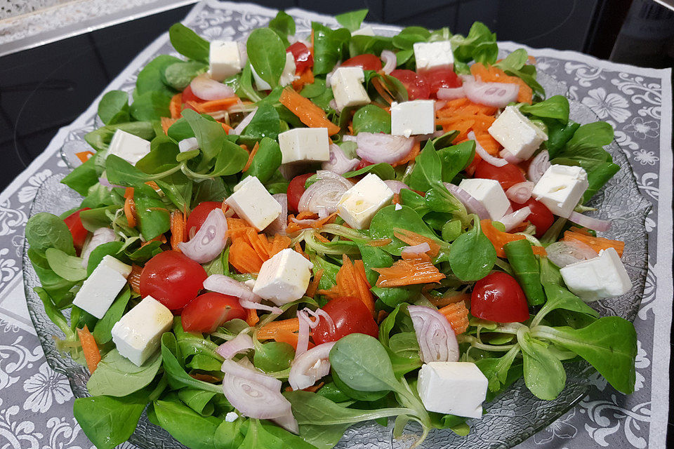 Bunter Feldsalat mit Feta