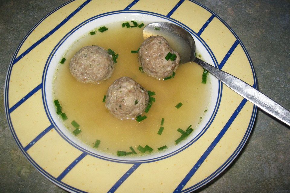 Leberknödelsuppe hausgemacht