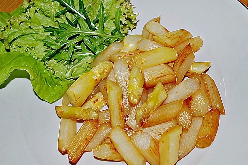 Gebratener Spargel mit Salat