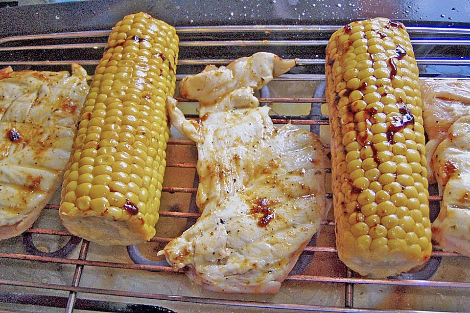 Gegrillte Maiskolben mit Honigbutter