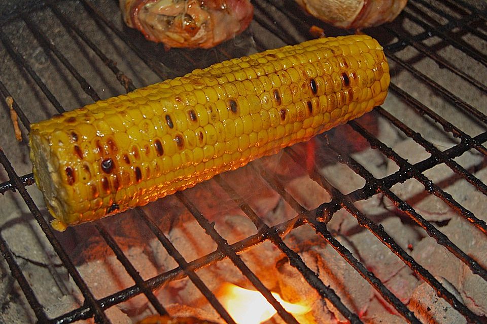 Gegrillte Maiskolben mit Honigbutter