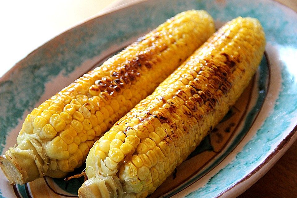 Gegrillte Maiskolben mit Honigbutter