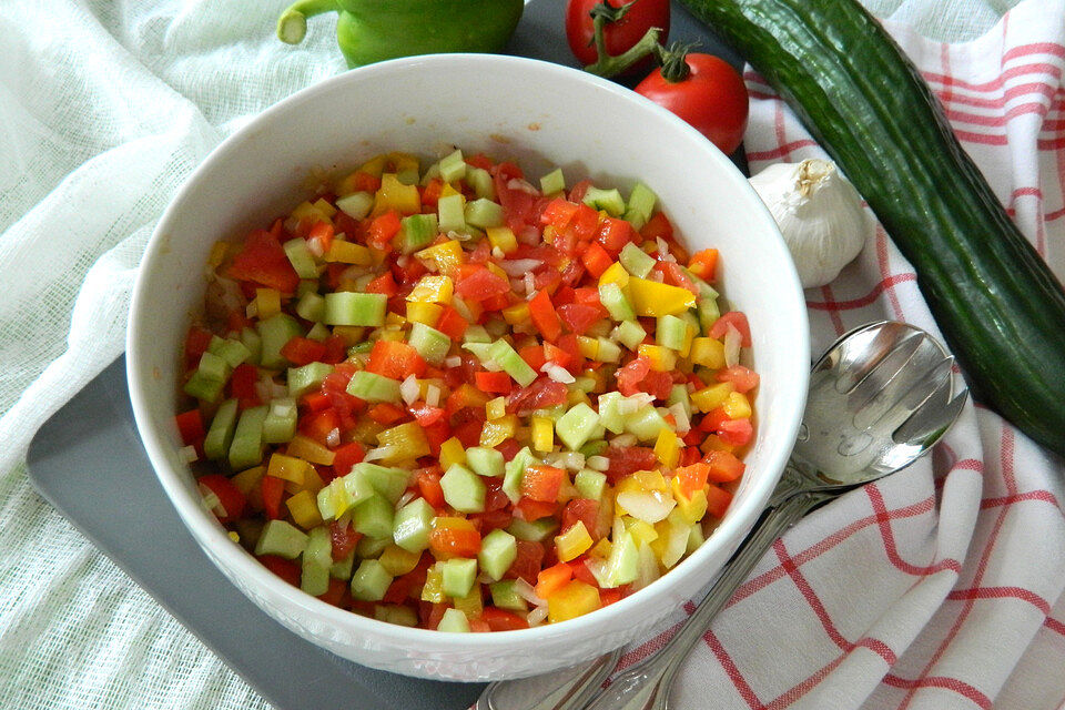 Sommersalat - Pipirrana aus Malaga