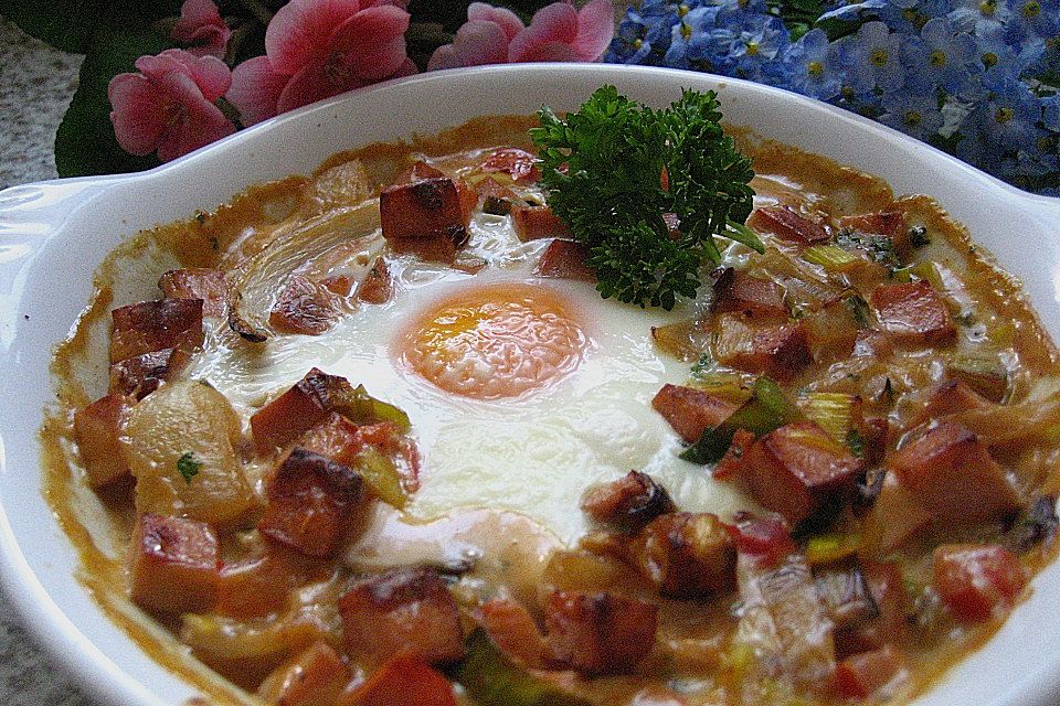 Fleischkäse - Ragout mit Spiegelei