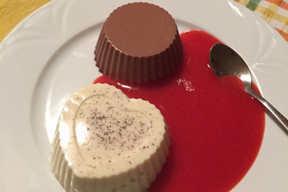 Panna cotta mit Erdbeersauce