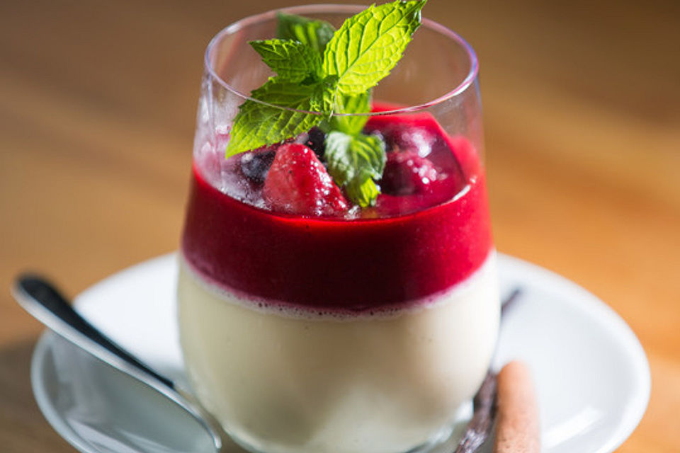 Panna cotta mit Erdbeersauce