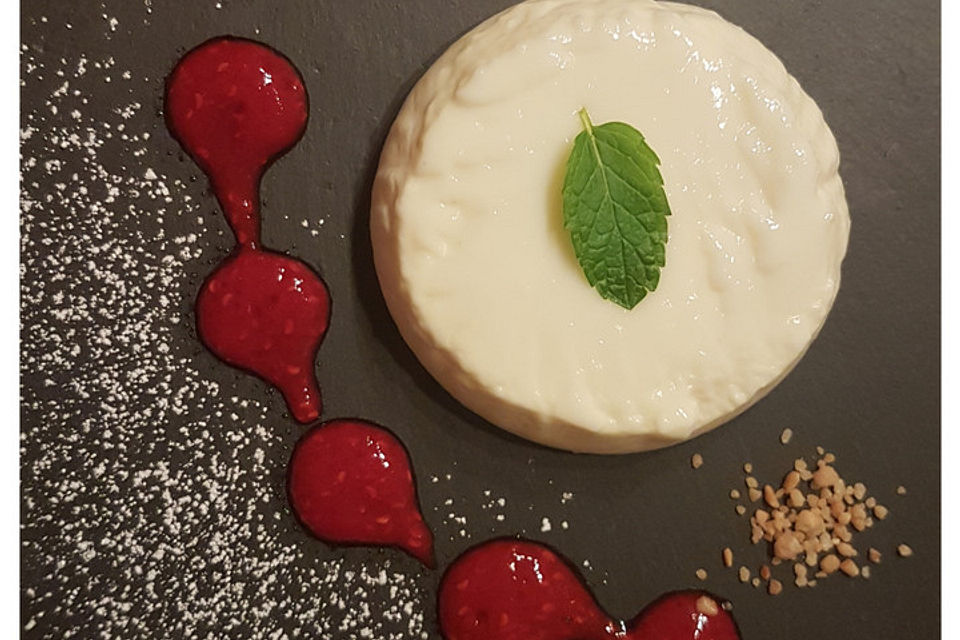 Panna cotta mit Erdbeersauce