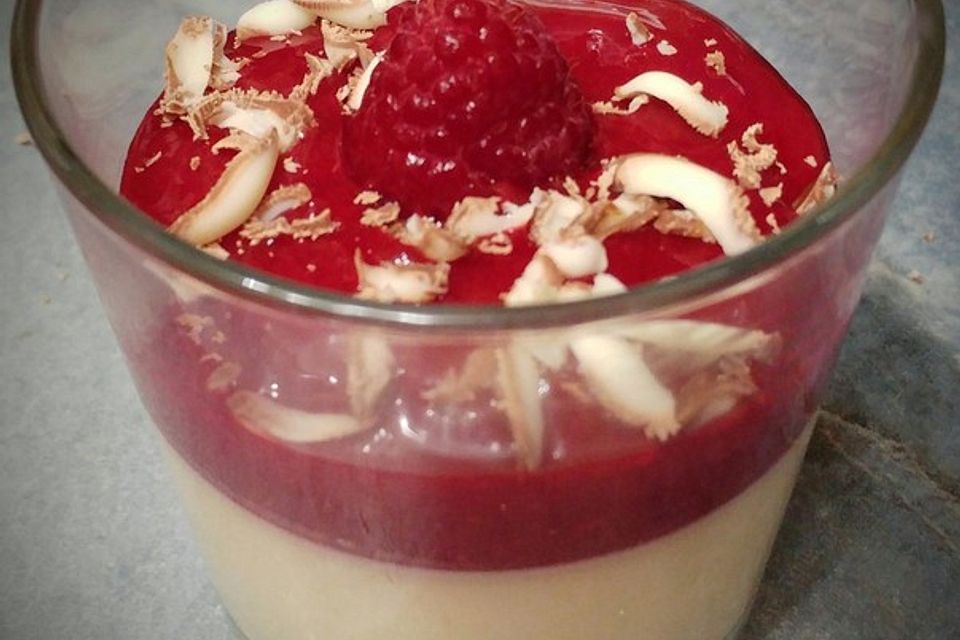 Panna cotta mit Erdbeersauce