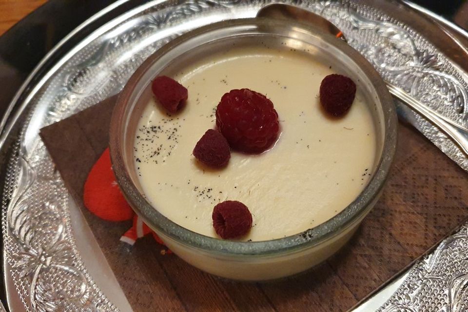 Panna cotta mit Erdbeersauce