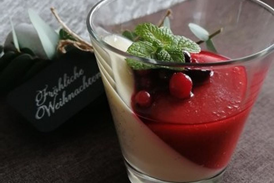 Panna cotta mit Erdbeersauce