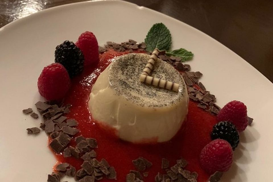 Panna cotta mit Erdbeersauce