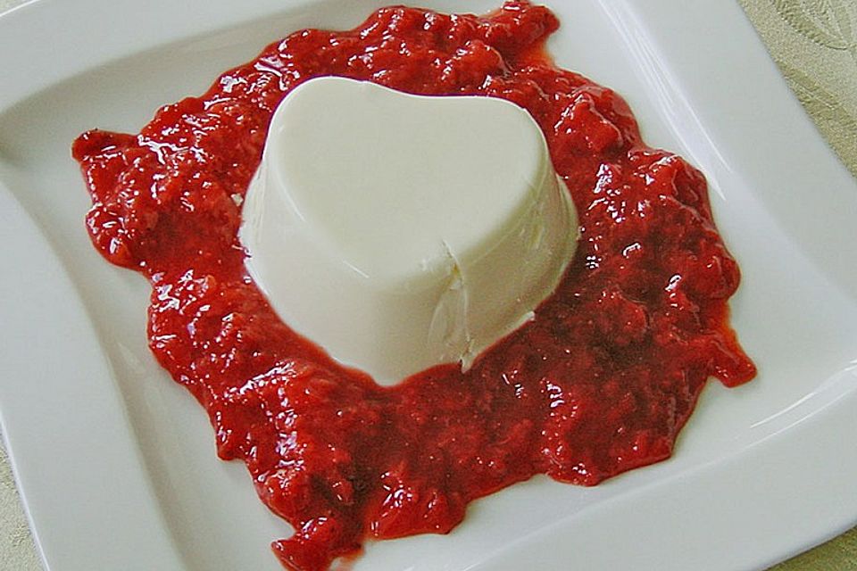 Panna cotta mit Erdbeersauce